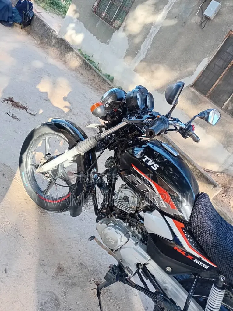 New TVS HLX 125 2025 Black