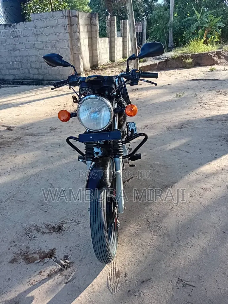 New TVS HLX 125 2025 Black