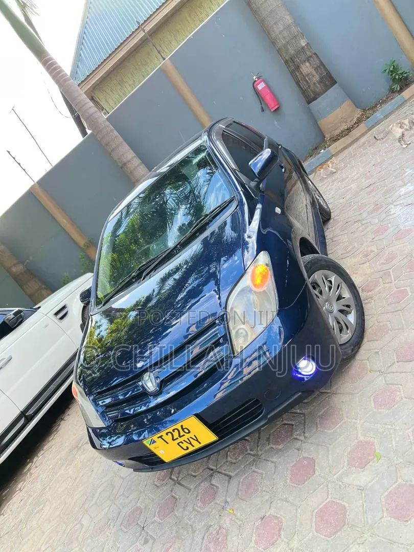 Toyota IST 2005 Blue