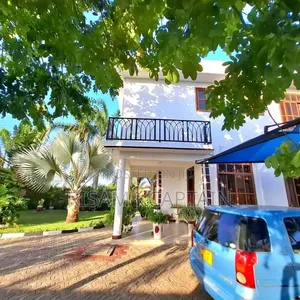 5bdrm House in Dalali Makini Boko for rent