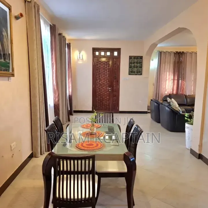 5bdrm House in Dalali Makini Boko for rent