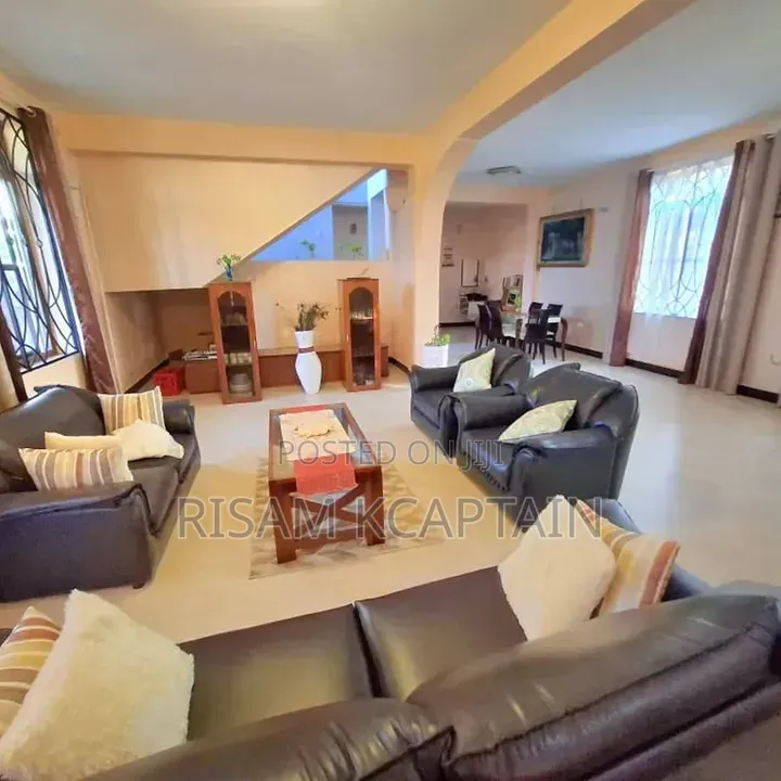 5bdrm House in Dalali Makini Boko for rent
