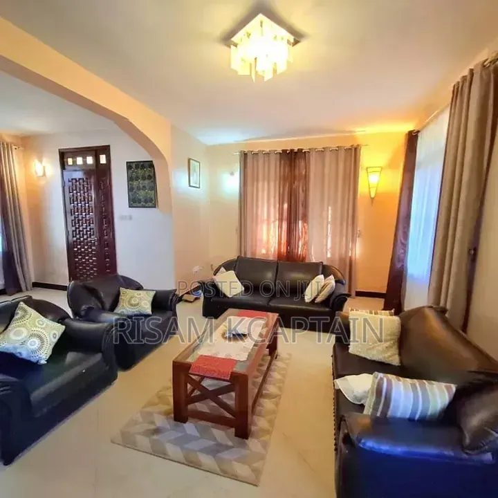 5bdrm House in Dalali Makini Boko for rent