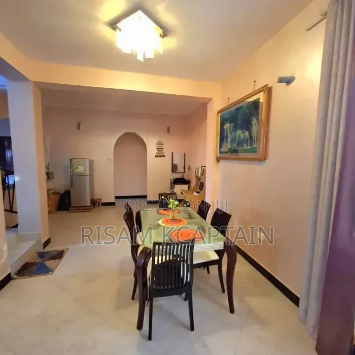 5bdrm House in Dalali Makini Boko for rent