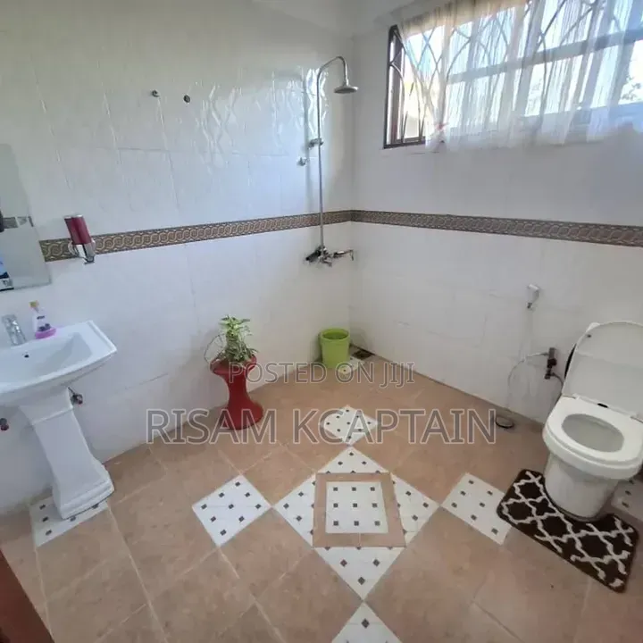 5bdrm House in Dalali Makini Boko for rent