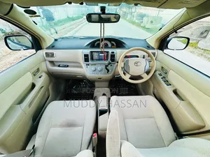 Toyota Raum 2005 Silver