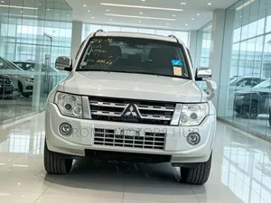 Mitsubishi Pajero 2012 White