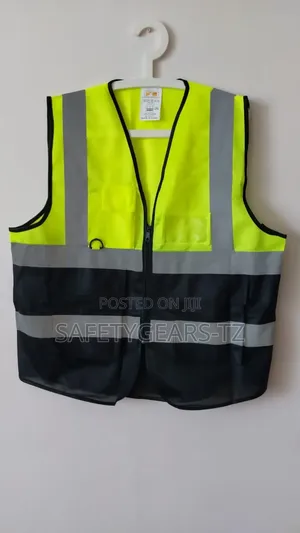 High-visibility Reflective Safety Vest