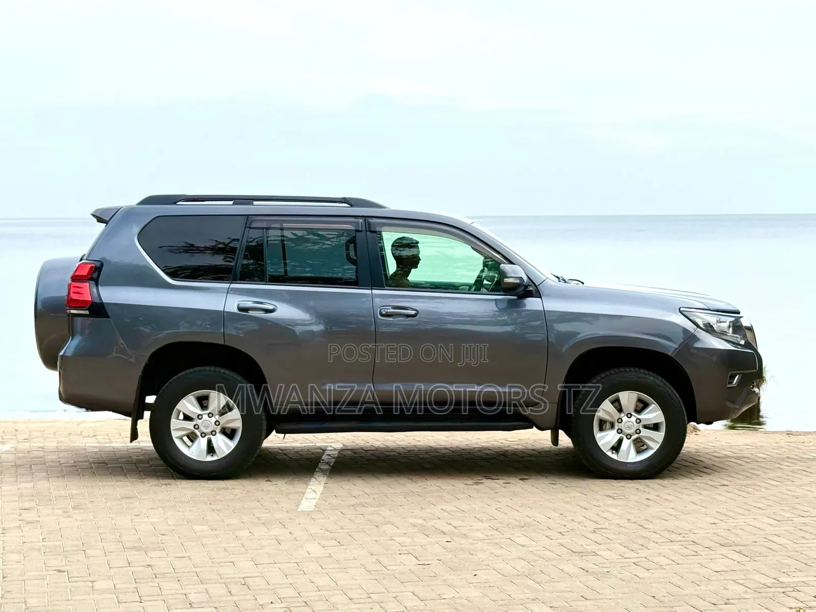 Toyota Land Cruiser Prado 2017 Gray
