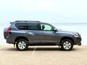 Toyota Land Cruiser Prado 2017 Gray