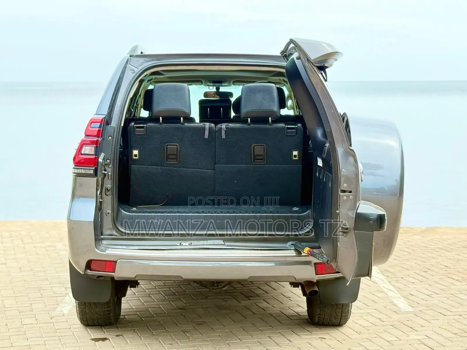 Toyota Land Cruiser Prado 2017 Gray