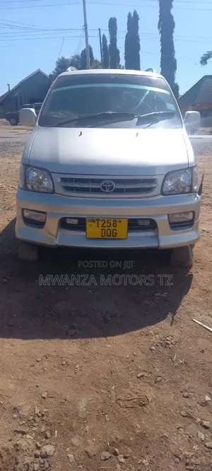 Toyota Noah 2004 Silver