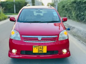 Toyota Raum 2005 Red