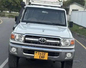 Toyota Land Cruiser 2013 White