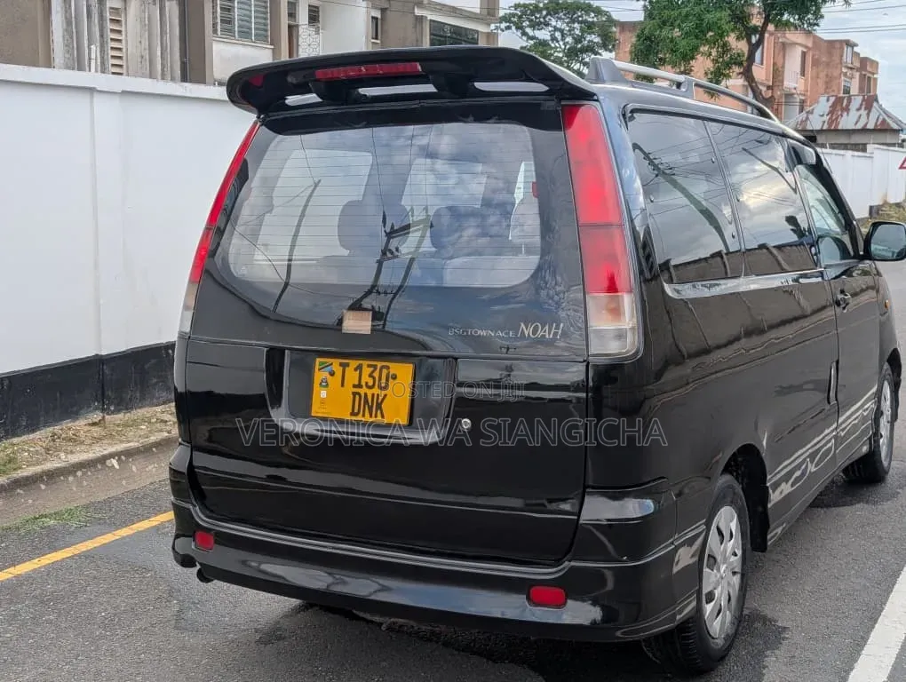 Toyota Noah 2001 Black
