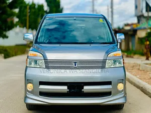Toyota Noah 2008