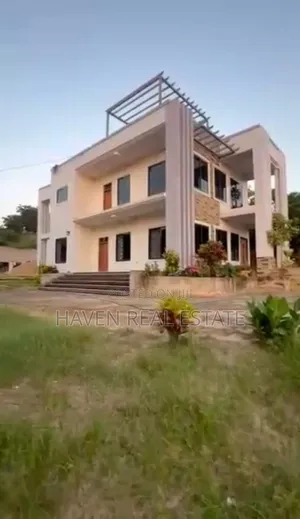 5bdrm House in Kinondoni for sale