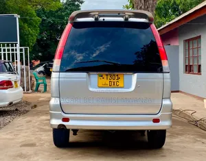 Toyota Noah 2005 Silver