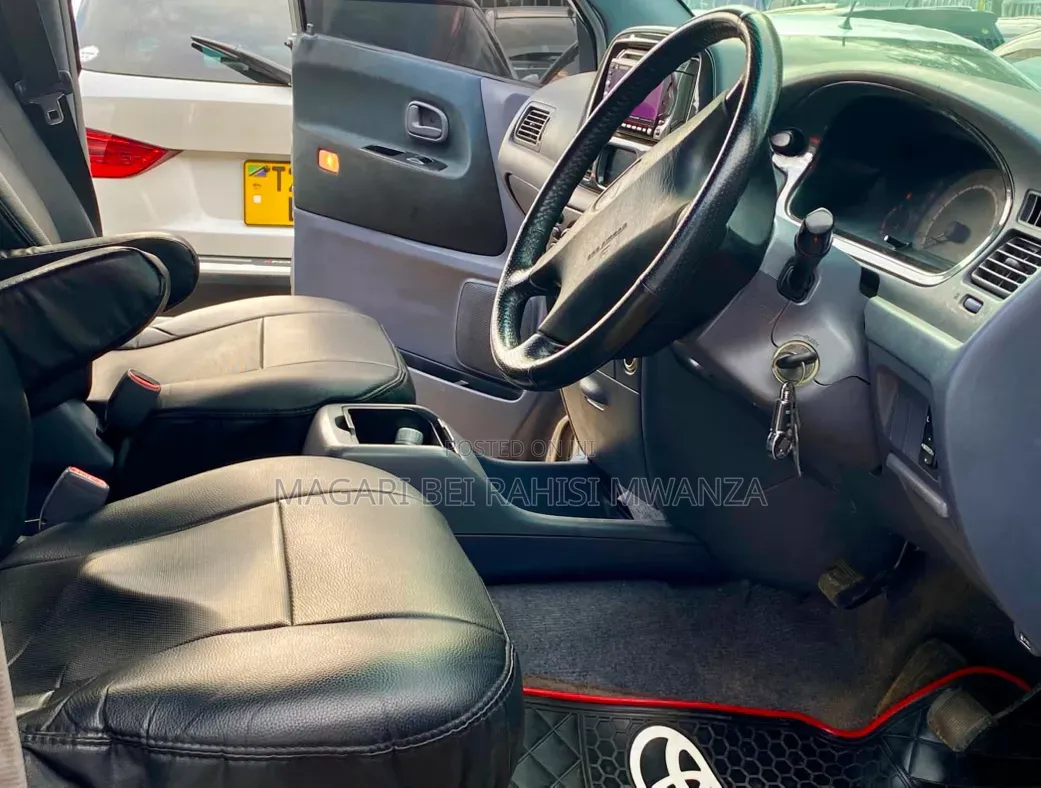 Toyota Noah 2005 Silver
