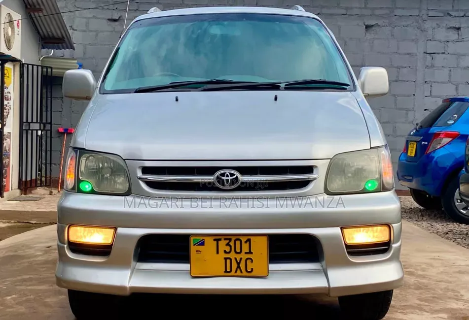 Toyota Noah 2005 Silver
