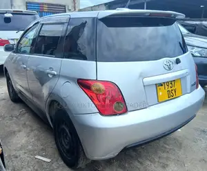 Toyota IST 2005 Silver