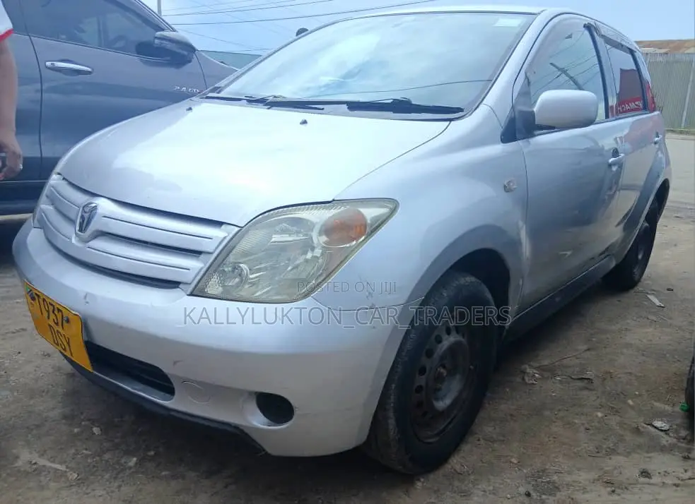 Toyota IST 2005 Silver