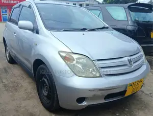 Toyota IST 2005 Silver