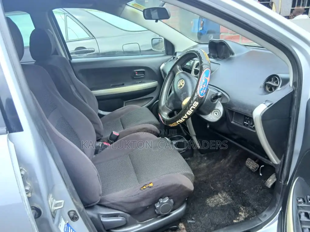 Toyota IST 2005 Silver