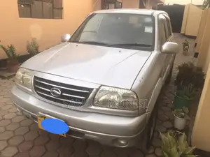 Suzuki Escudo 2004 Silver