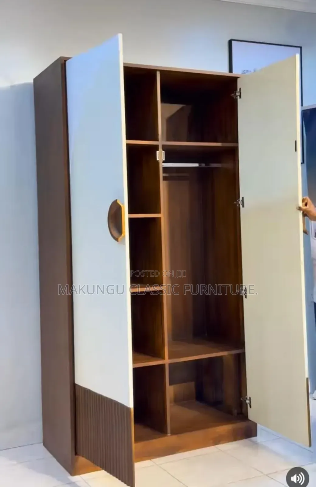 Simple and Classic Wardrobe With Two Doors With Descent Looks