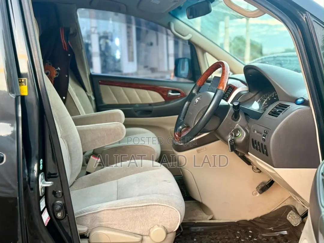 Toyota Alphard 2.4 Petrol AWD 2004 Black