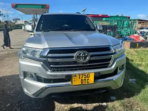 Toyota Land Cruiser 4.6 V8 ZX 2012 Silver