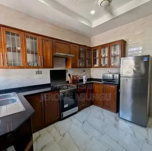 8bdrm House in Ada Estate for rent