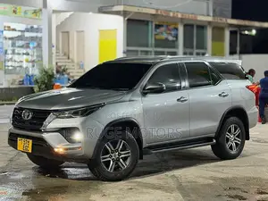 Toyota Fortuner 2021 Black