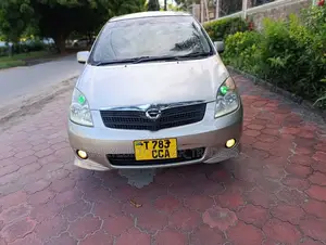 Toyota Corolla Spacio 2005 Gold