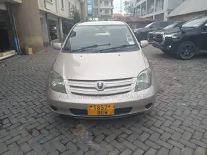 Toyota IST 2007 Gold