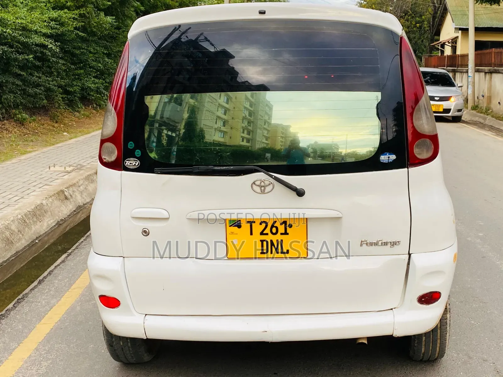 Toyota Fun Cargo 2004 White