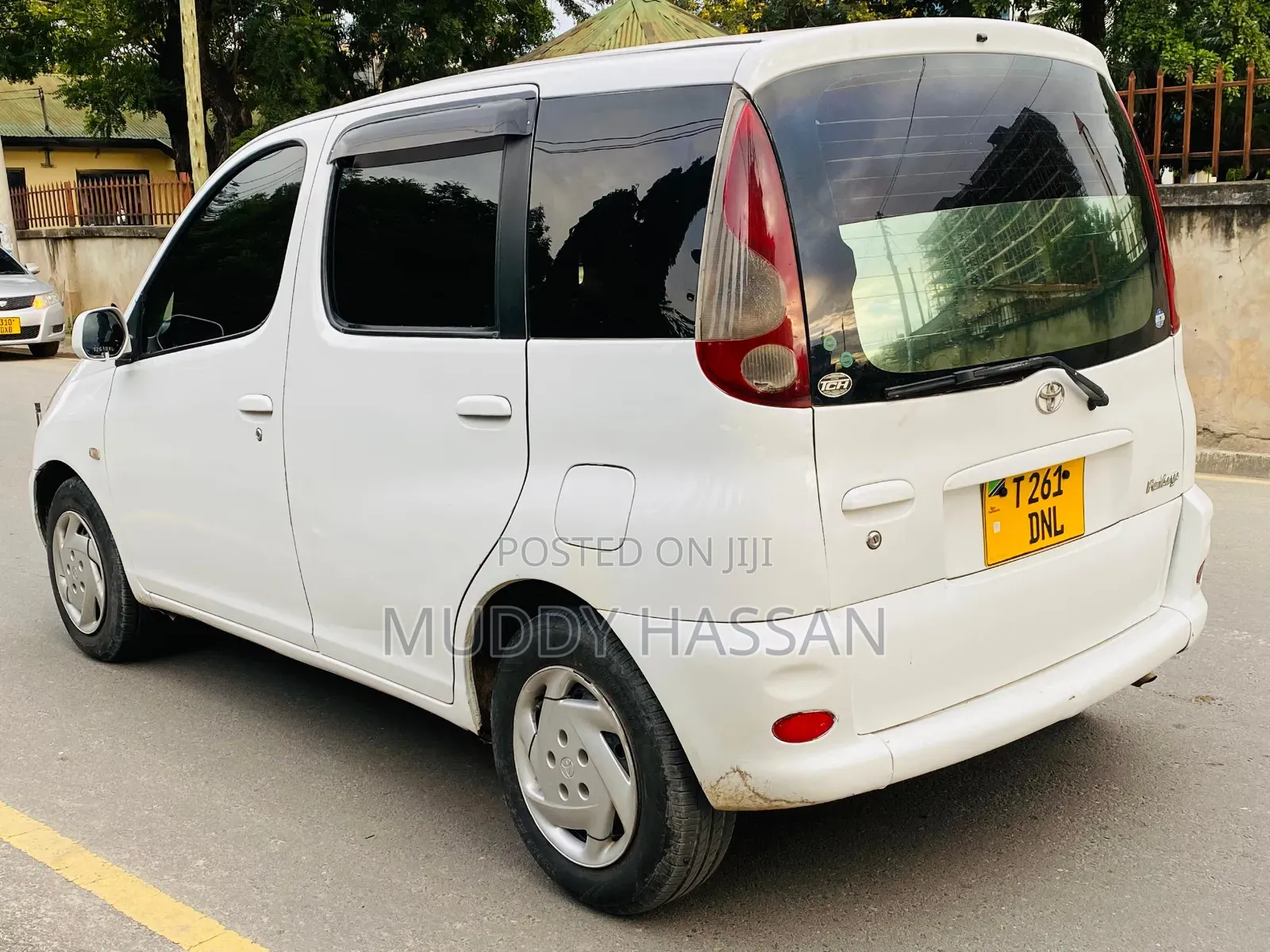 Toyota Fun Cargo 2004 White