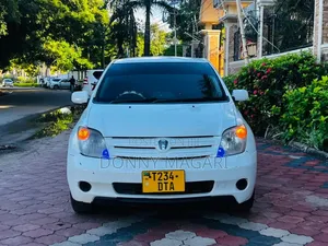 Toyota IST 2005 White
