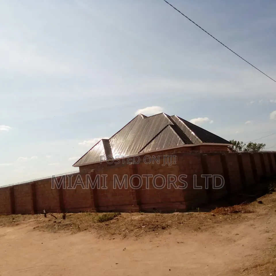 3bdrm House in House, Buigiri for sale