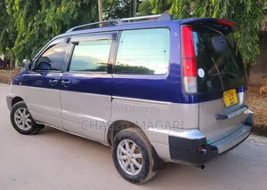 Toyota Noah 2.0 AWD (8 Seater) 2001 Blue