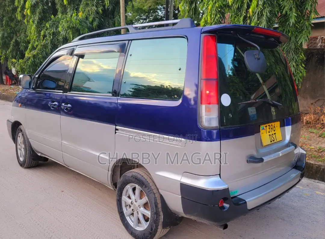 Toyota Noah 2.0 AWD (8 Seater) 2001 Blue