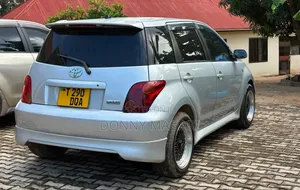 Toyota IST 2005 Silver