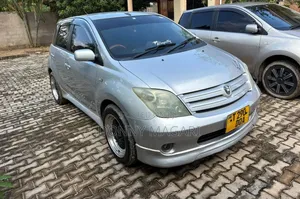 Toyota IST 2005 Silver