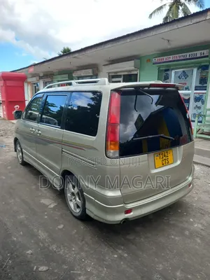 Toyota Noah 2001 Gold