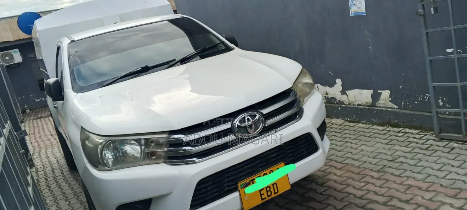 Toyota Hilux 2.5 D-4D 4X4 SRX 2009 White