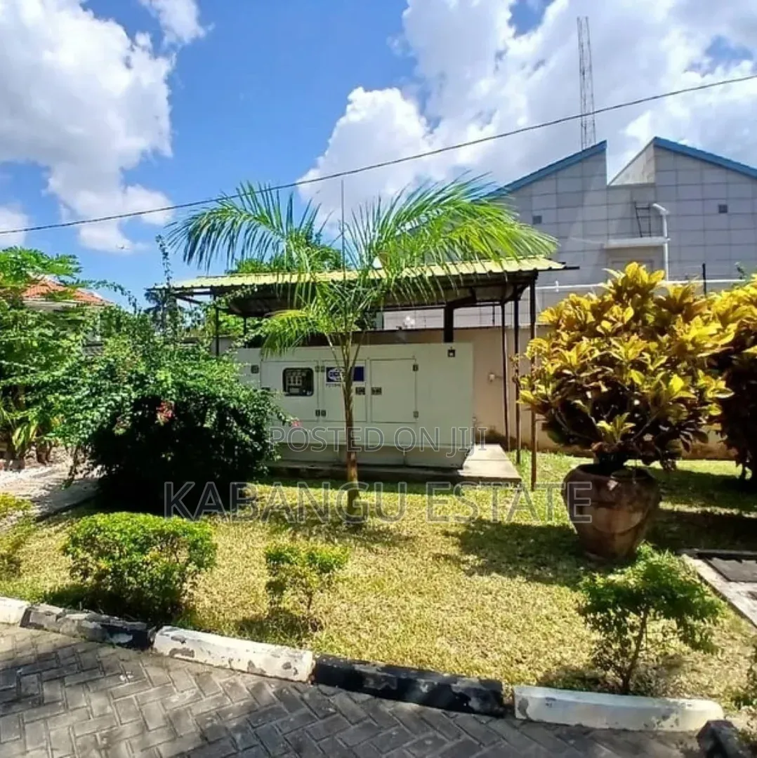 Furnished 4bdrm Villa in Oysterbay for rent