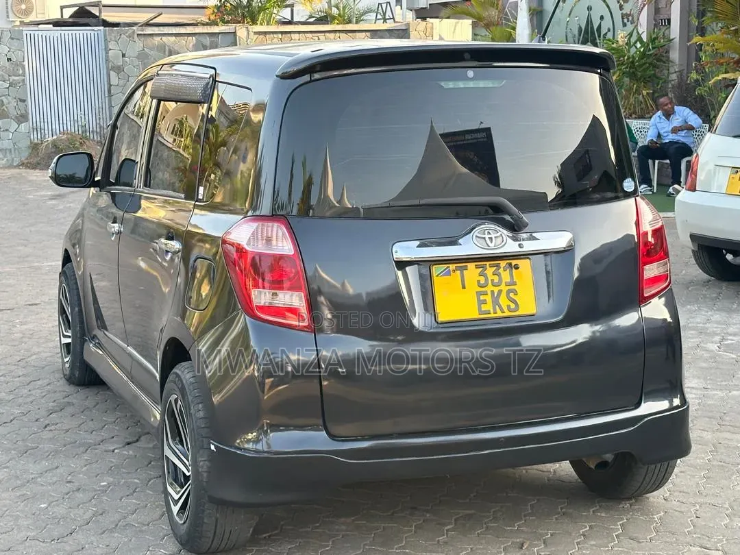 Toyota Ractis 2008 Black