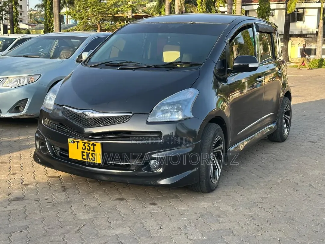 Toyota Ractis 2008 Black