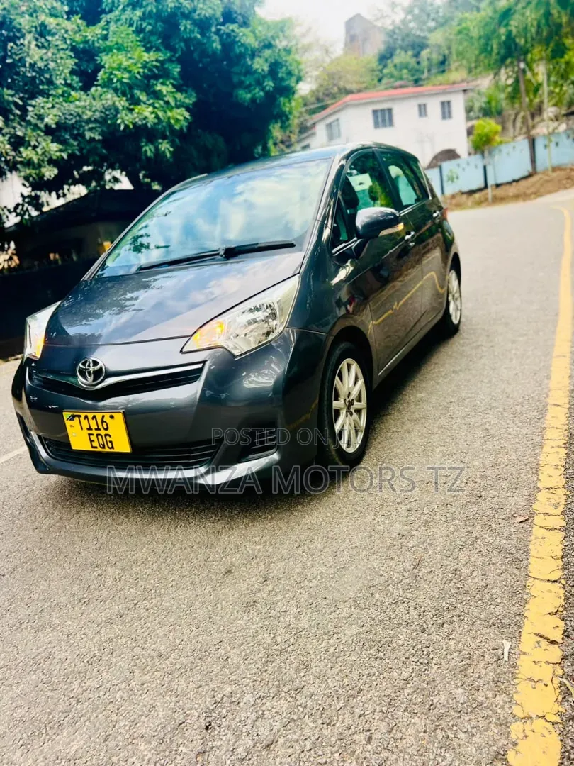 Toyota Ractis 2012 Black
